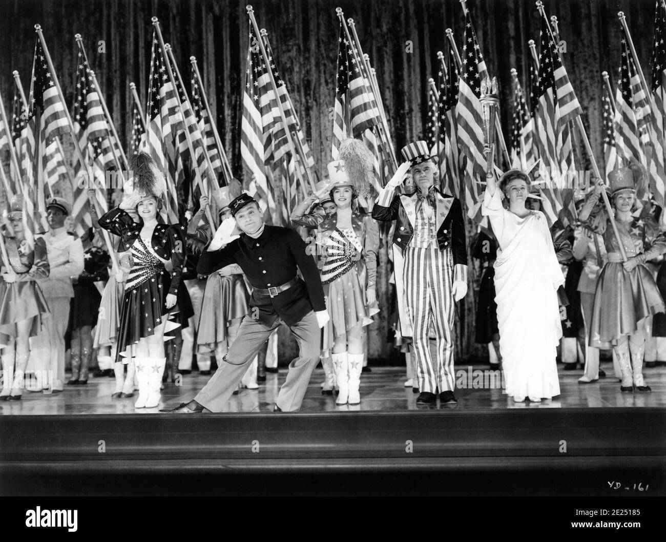 Jeanne Cagney James Cagney As George M Cohan Joan Leslie Walter Huston And Rosemary Decamp Performing You Re A Grand Old Flag Number In Yankee Doodle Dandy 1942 Director Michael Curtiz Warner Bros
