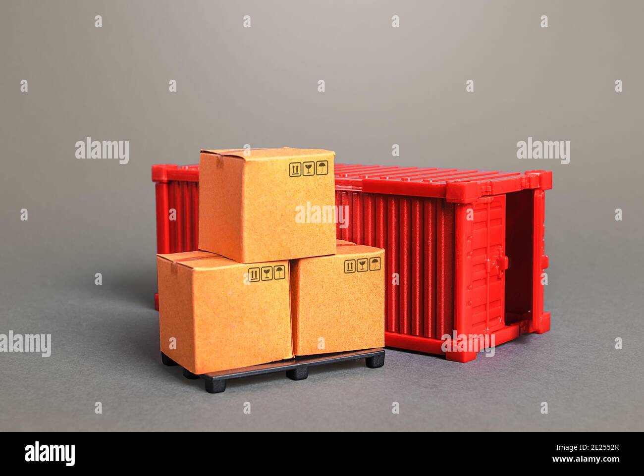 Folding Cardboard Boxes Perforated Sheets Corrugated Cardboard Stacked  Pallets Packaging Stock Photo by ©Sodel_Vladyslav 546931664