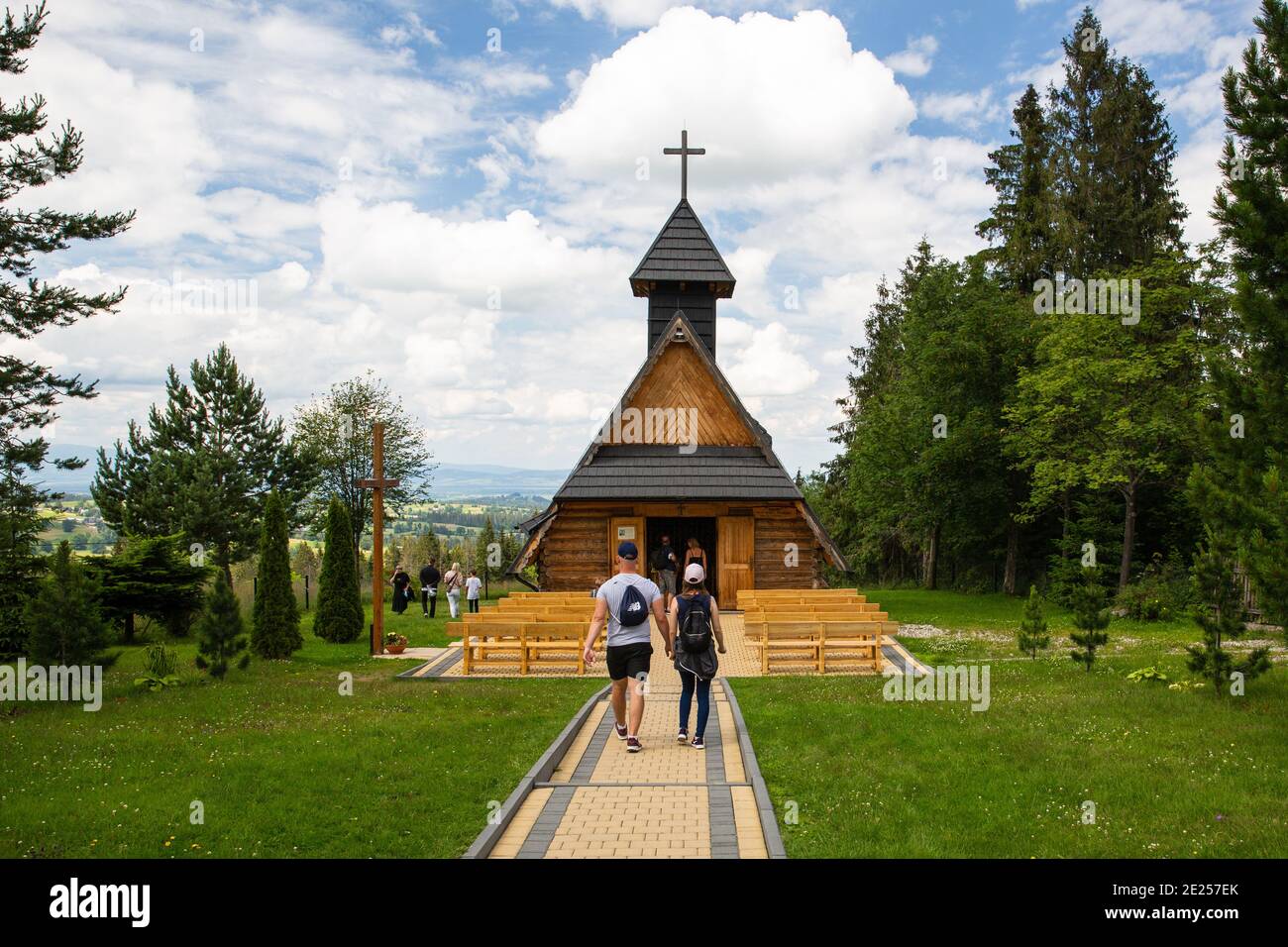A couple walking towards the temple. Zakopane, Gubałowka in Poland Stock Photo