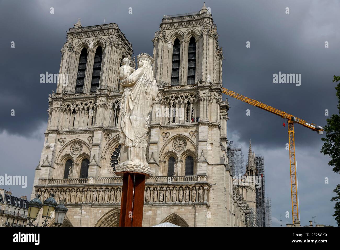 Cathedrale notre dames hires stock photography and images Alamy