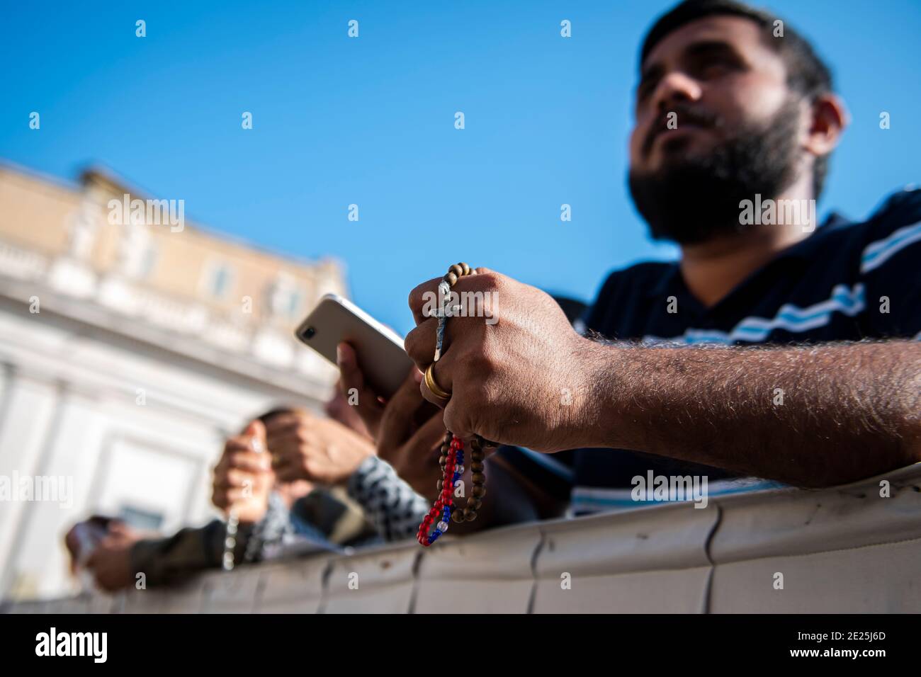 A Man praying the holy rosary during Pope Francis's holy Mass on the occasion of the Migrant and Refugee World Day, in St. Peter's Square, at the Vati Stock Photo