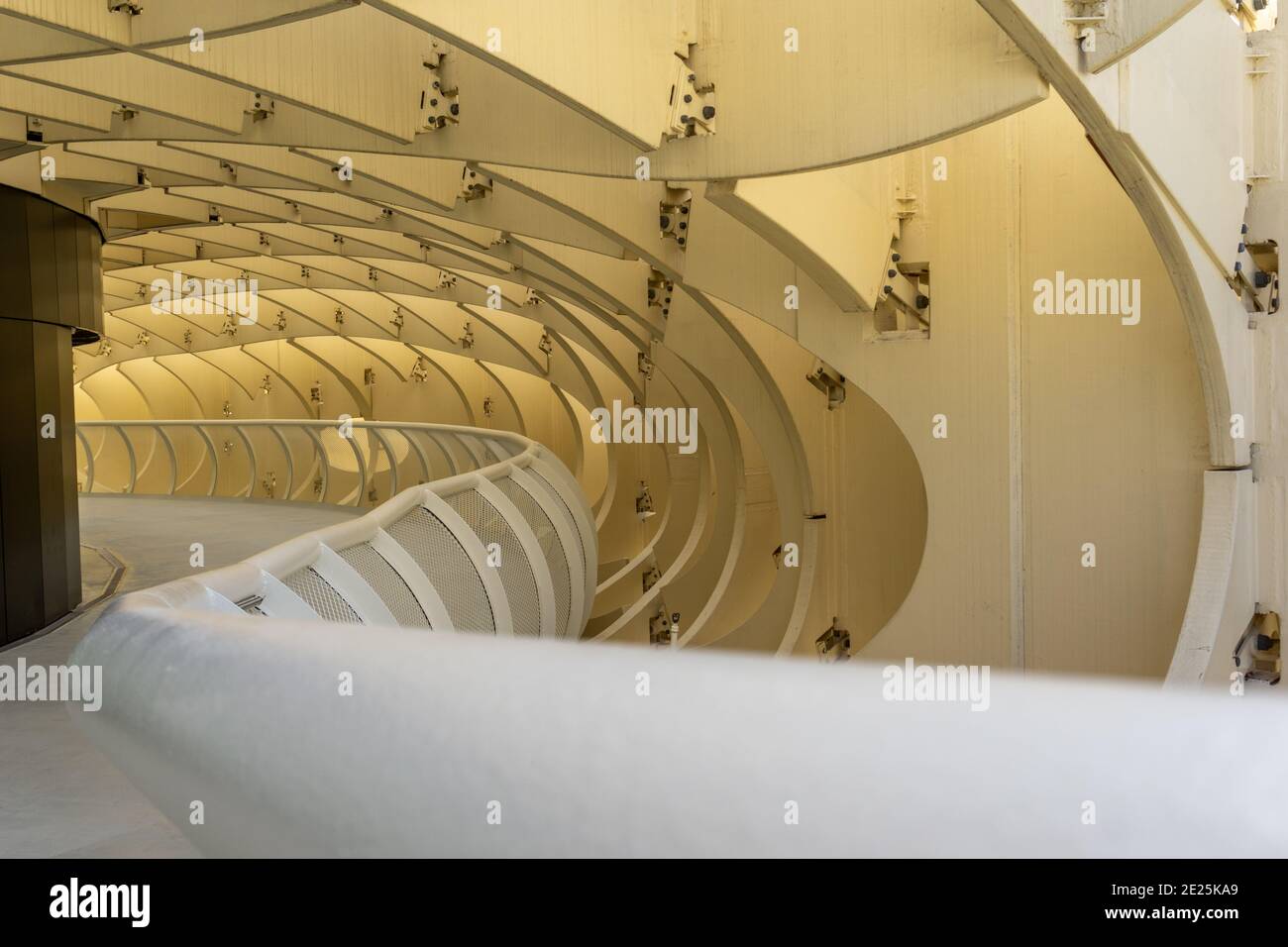 Curved wooden structure hi-res stock photography and images - Alamy