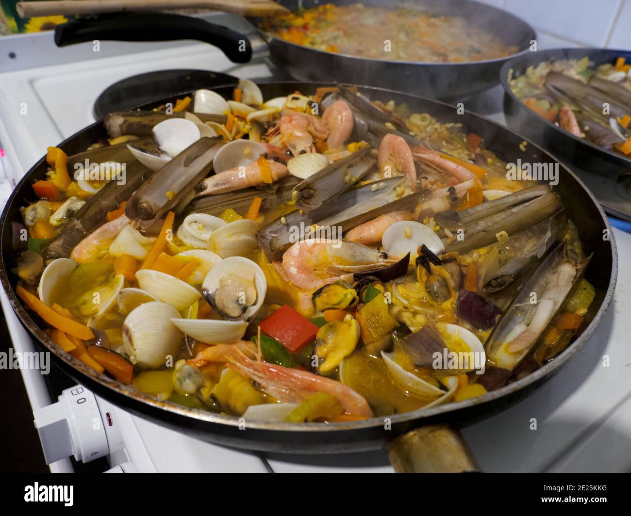 Large paella pan hires stock photography and images Alamy