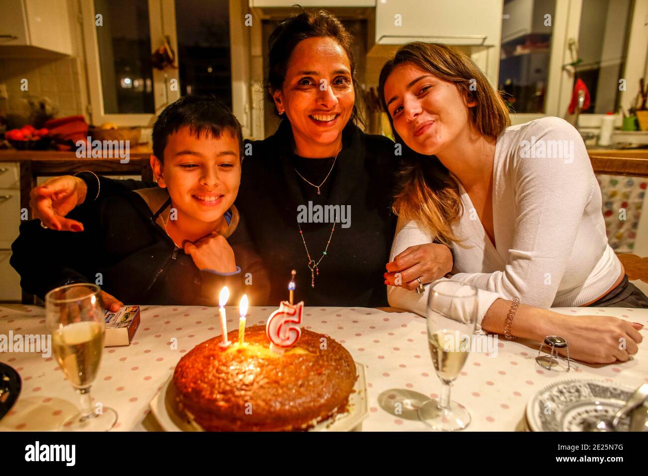 Gateau Anniversaire High Resolution Stock Photography And Images Alamy Gateau Anniversaire High Resolution Stock Photography And Images Alamy