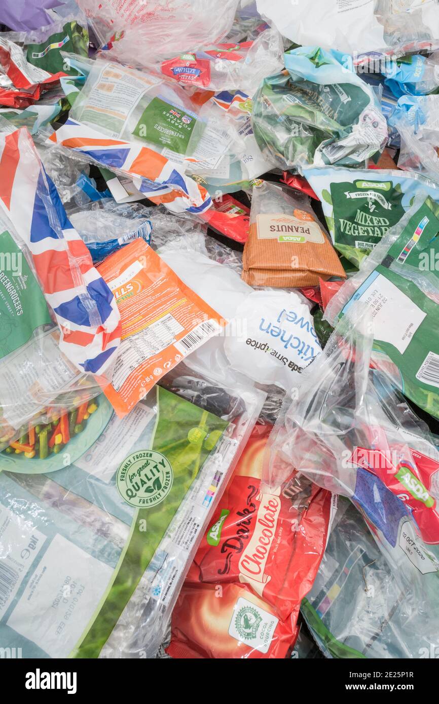 Massed pile of soft plastic food bags and wrapping material from UK  supermarkets. For kitchen waste, household plastic waste, single use  plastics Stock Photo - Alamy