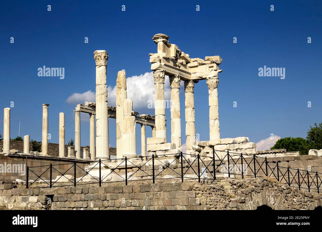 Pergamon akropolis hi-res stock photography and images - Alamy