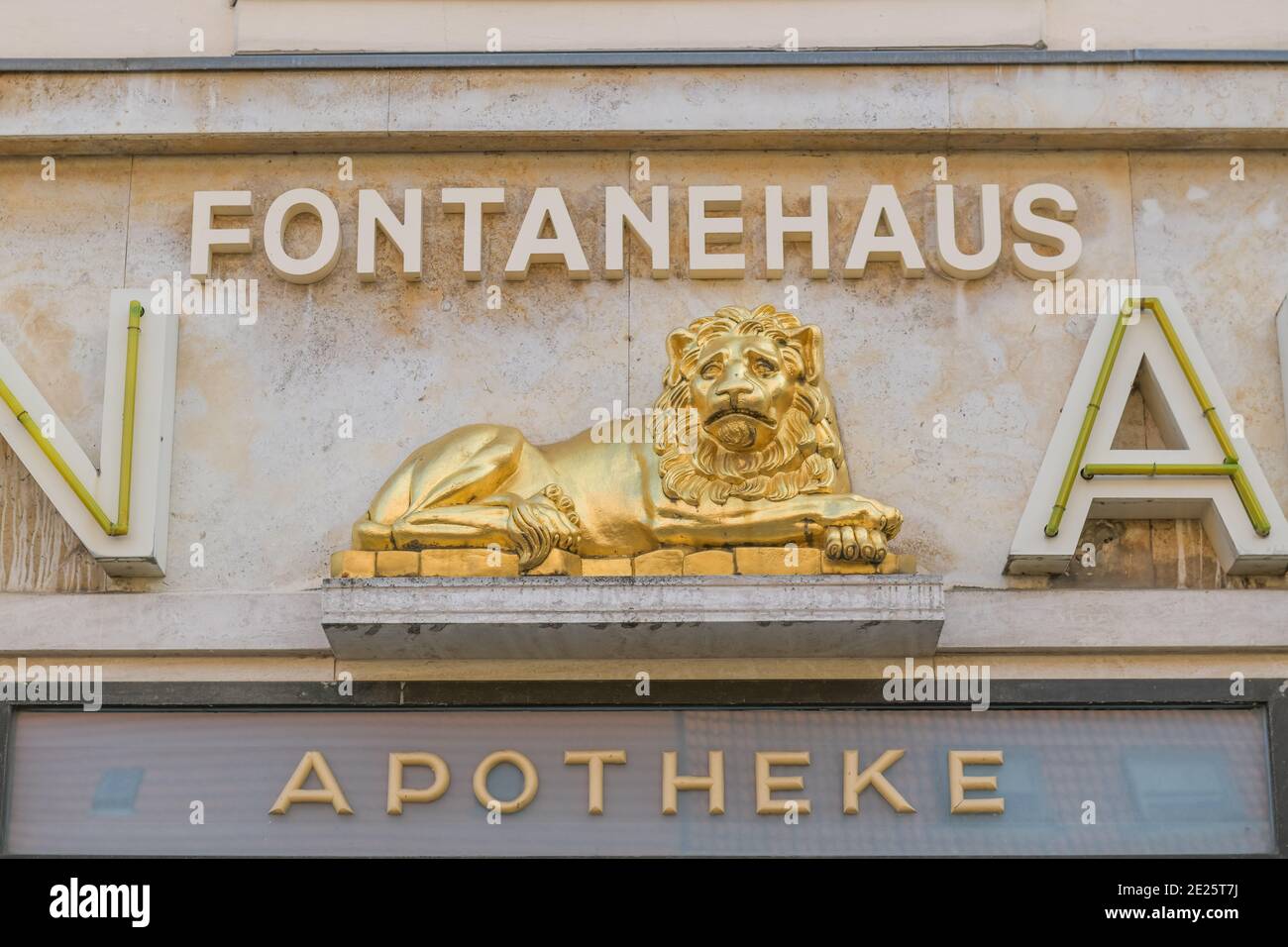 Fontanehaus, Löwen Apotheke, Karl-Marx-Straße, Neuruppin, Landkreis Ostprignitz-Ruppin, Brandenburg, Deutschland Stock Photo