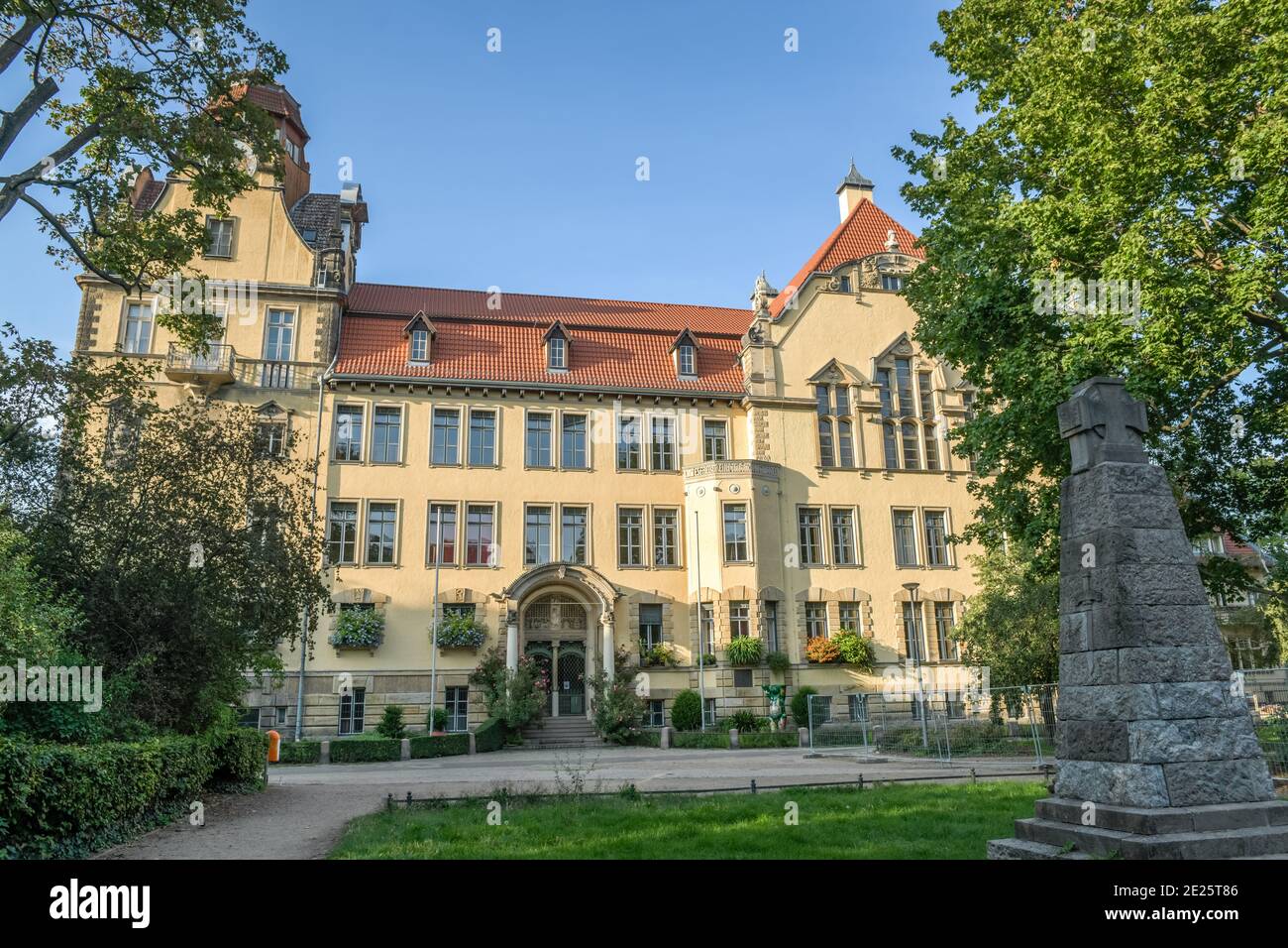 FriedrichBergiusSchule, Perelsplatz, Friedenau, TempelhofSchoeneberg