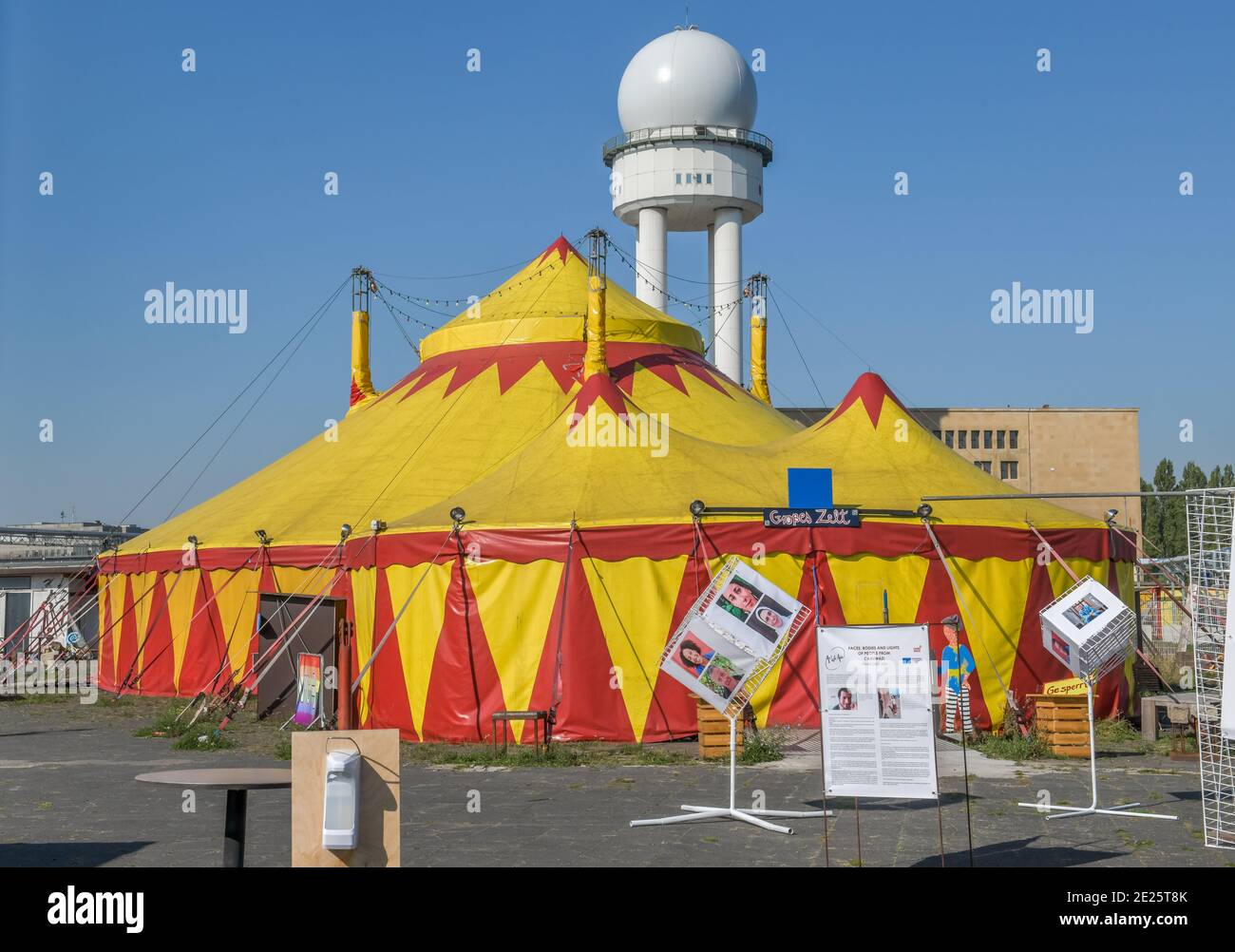 Zirkus Cabuwazi, Tempelhofer Feld, Tempelhof, Tempelhof-Schöneberg, Berlin, Deutschland Stock Photo