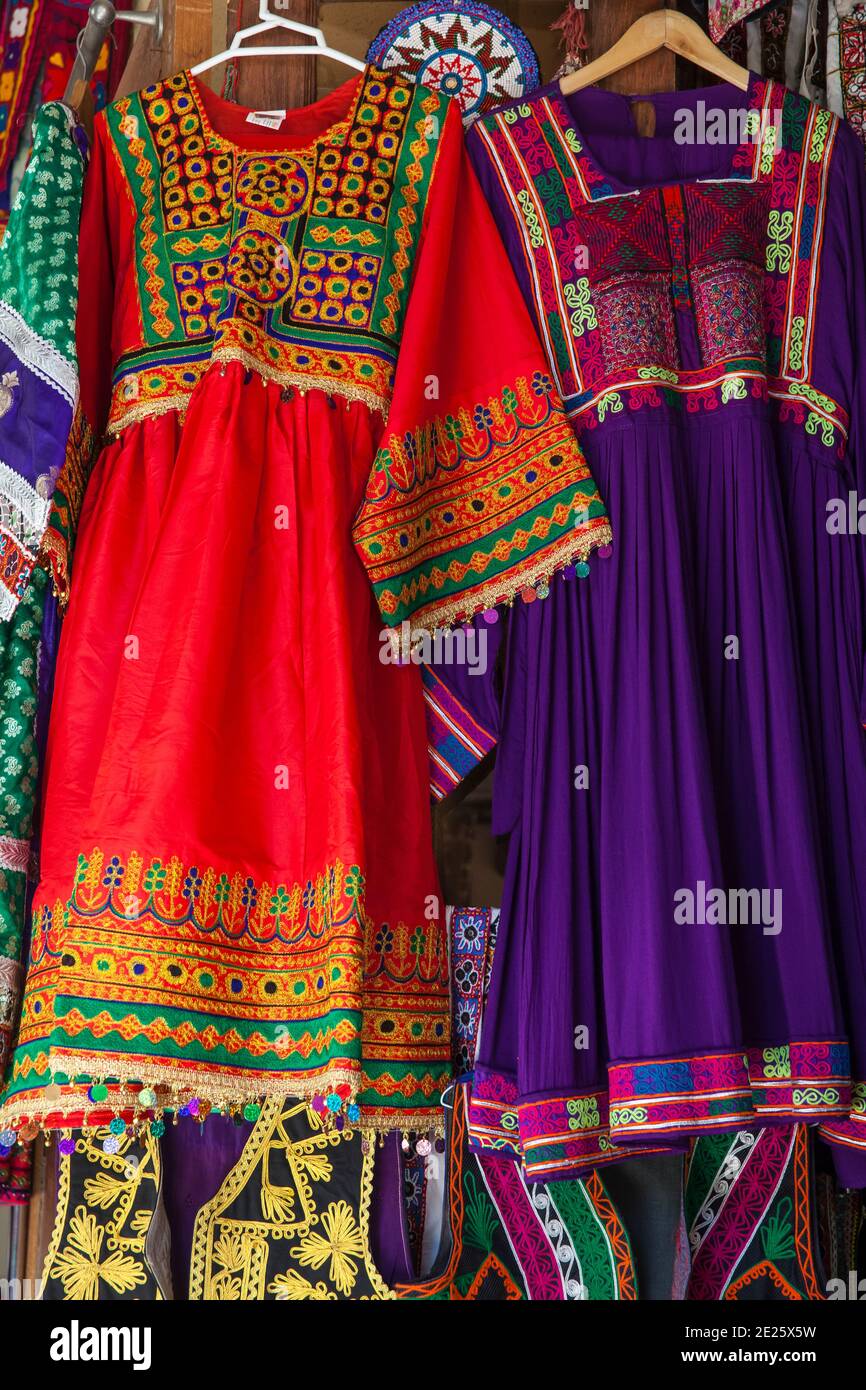 Kuwait dress hi-res stock photography and images - Alamy