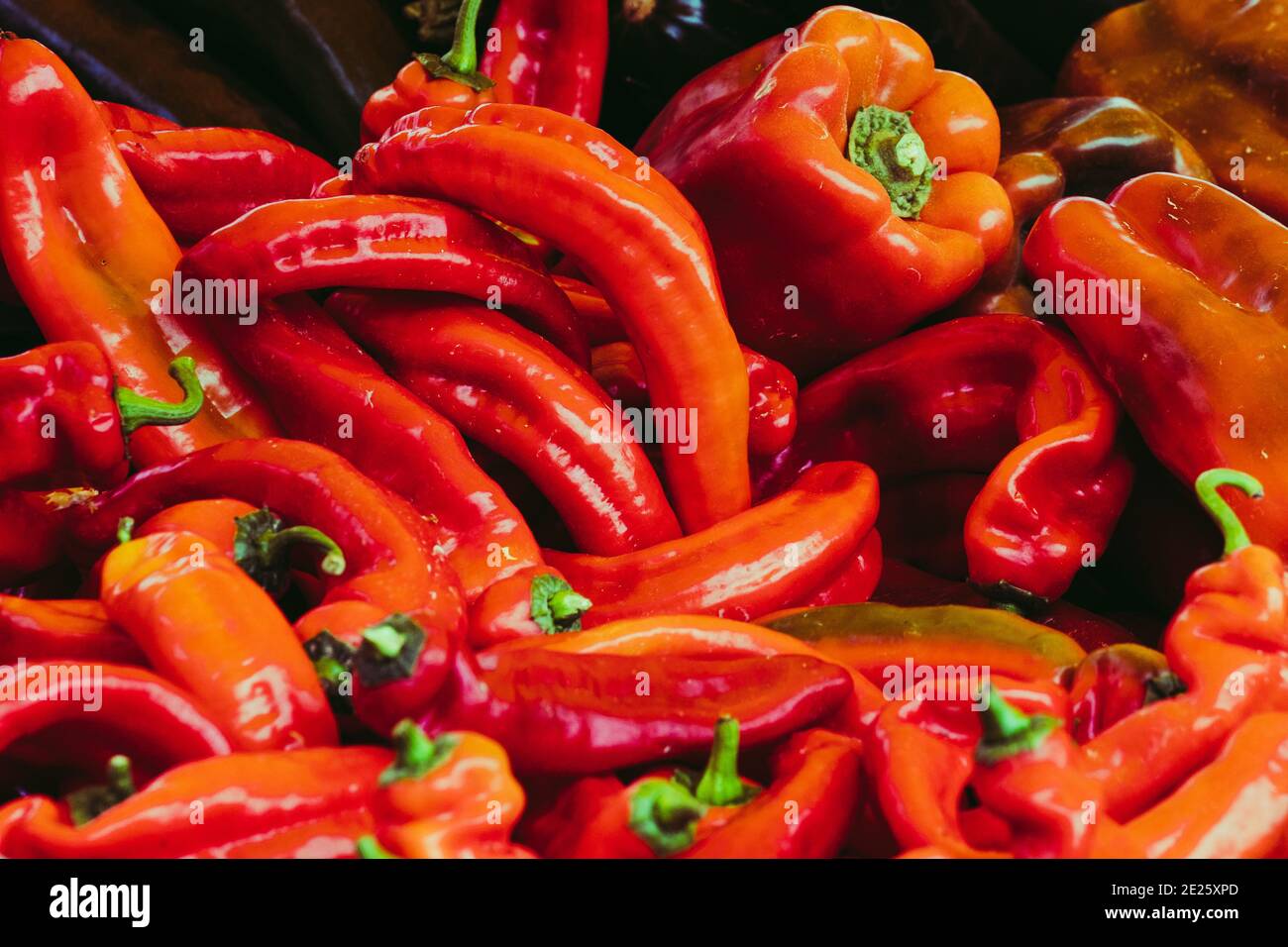 Full frame red bell peppers hi-res stock photography and images - Alamy