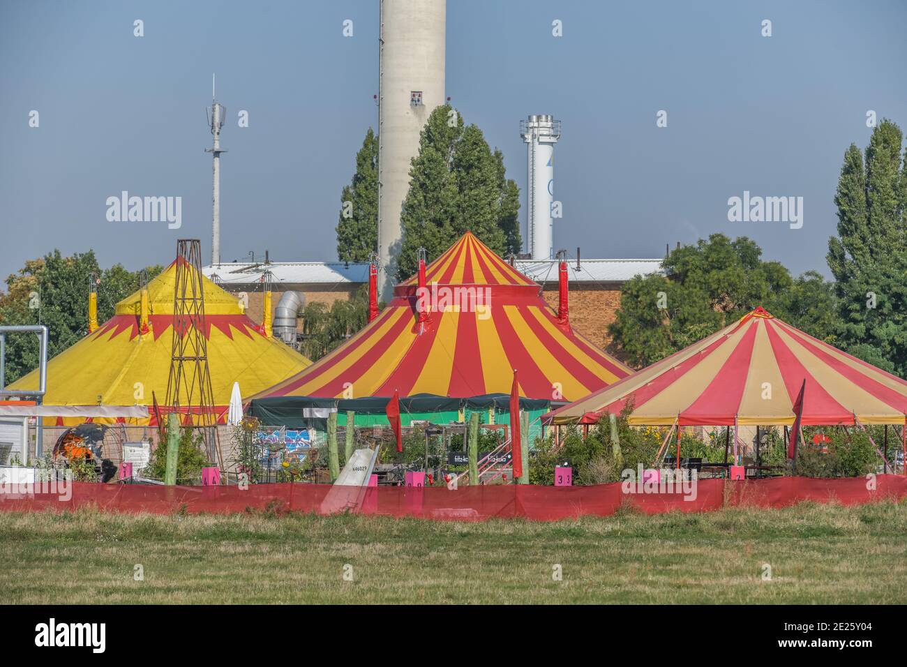 Zirkus Cabuwazi, Tempelhofer Feld, Tempelhof, Tempelhof-Schöneberg, Berlin, Deutschland Stock Photo