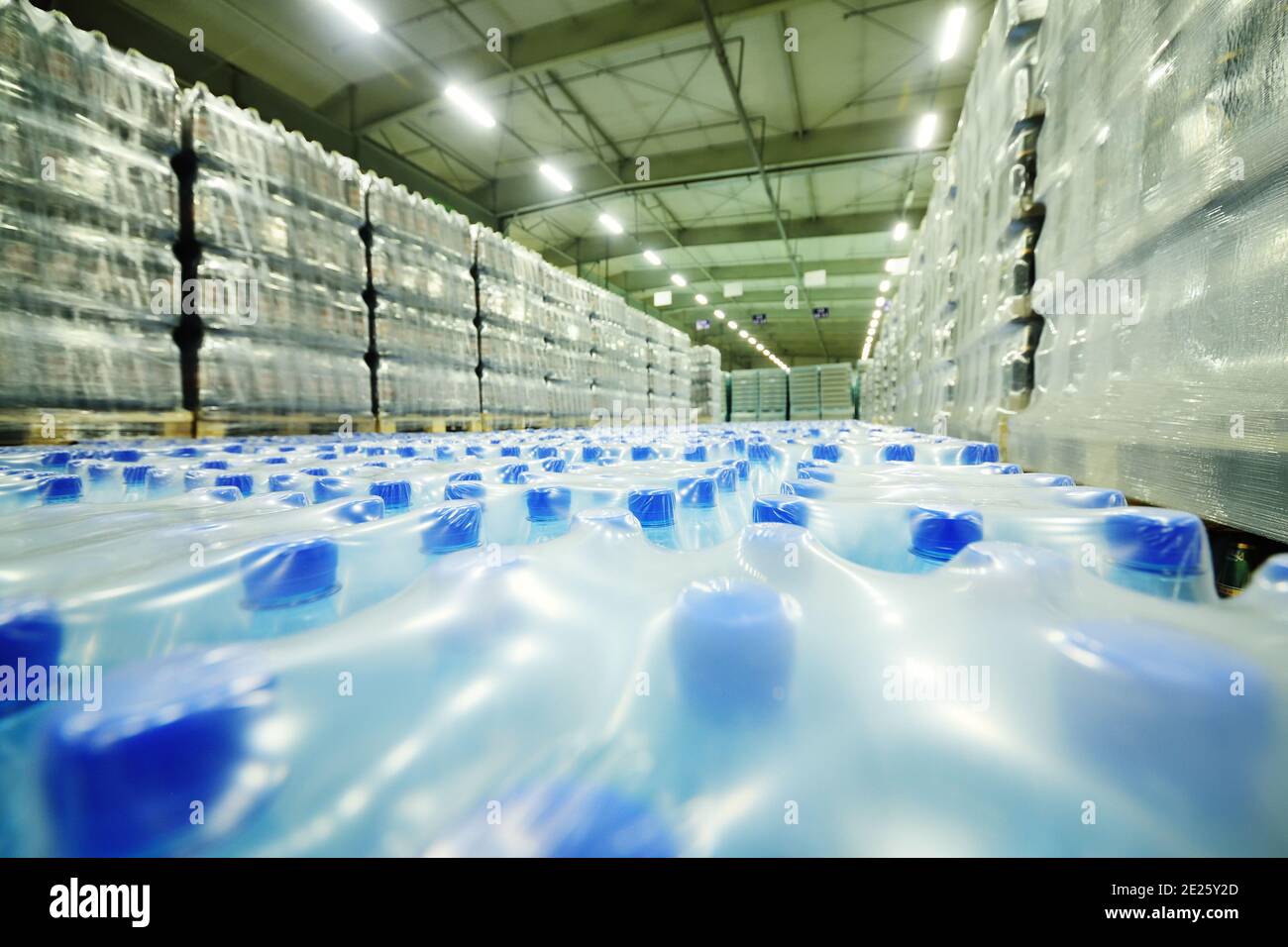 Food industrial warehouse for storage and storage of tetrapacks with