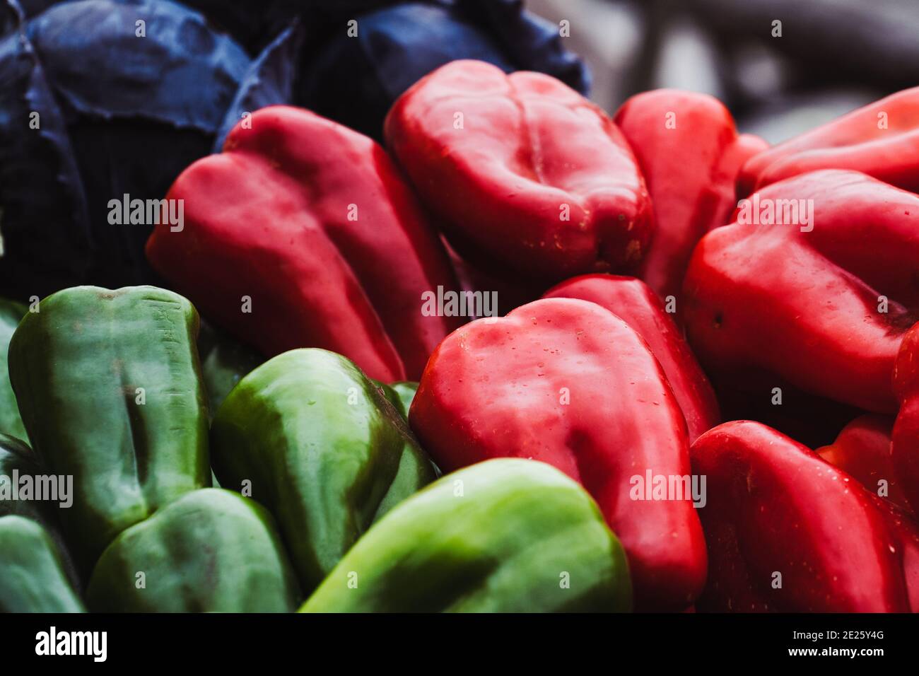 Full frame red bell peppers hi-res stock photography and images - Alamy