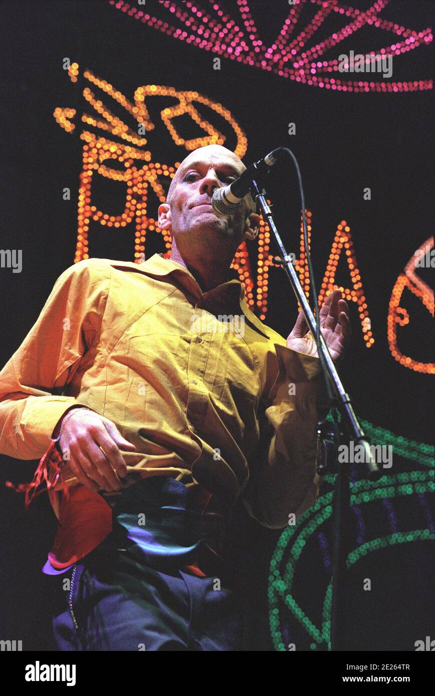 REM in concert at Earls Court in London, UK. 22nd June 1999 Stock Photo