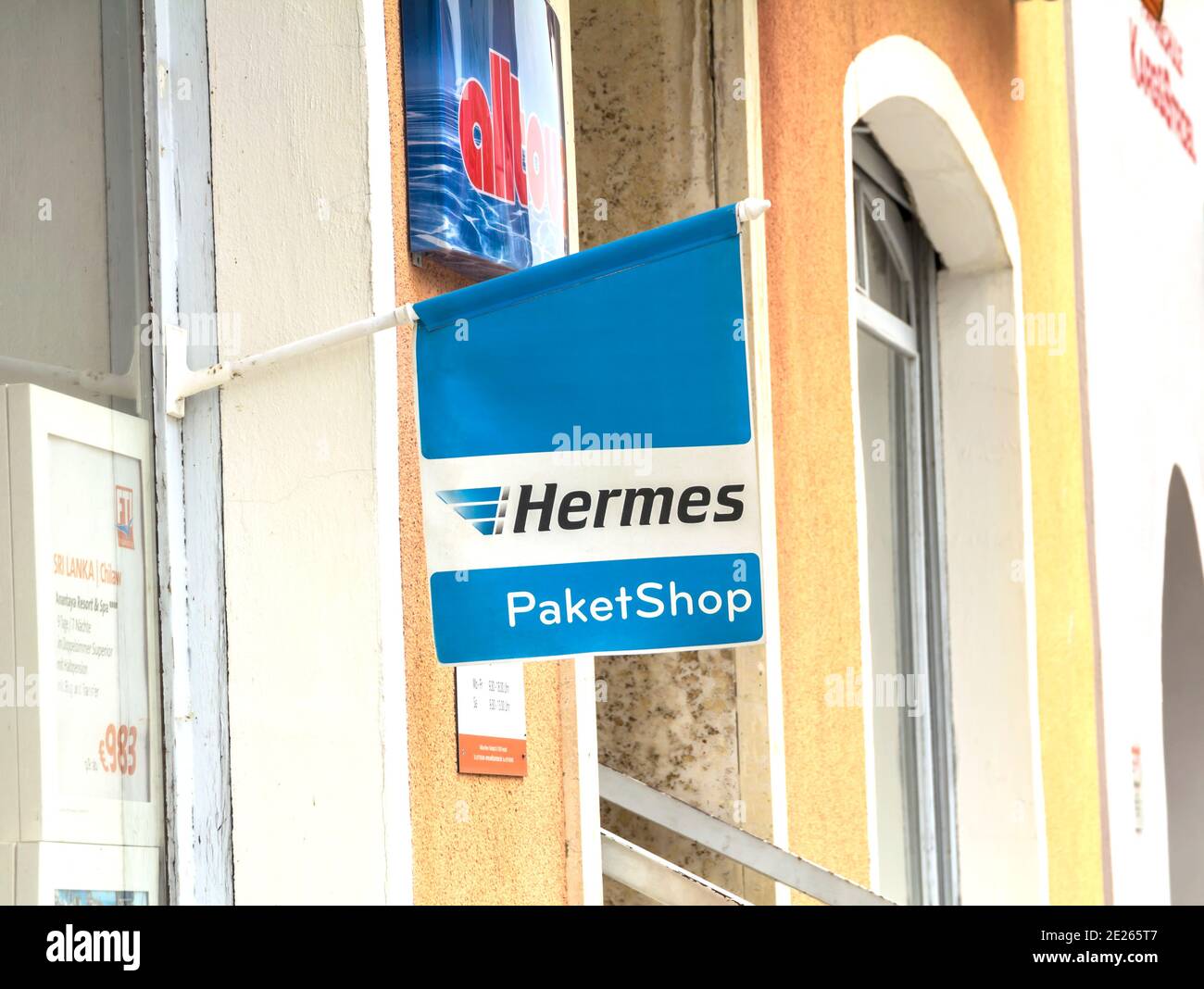 Hermes paketshop hi-res stock photography and images - Alamy