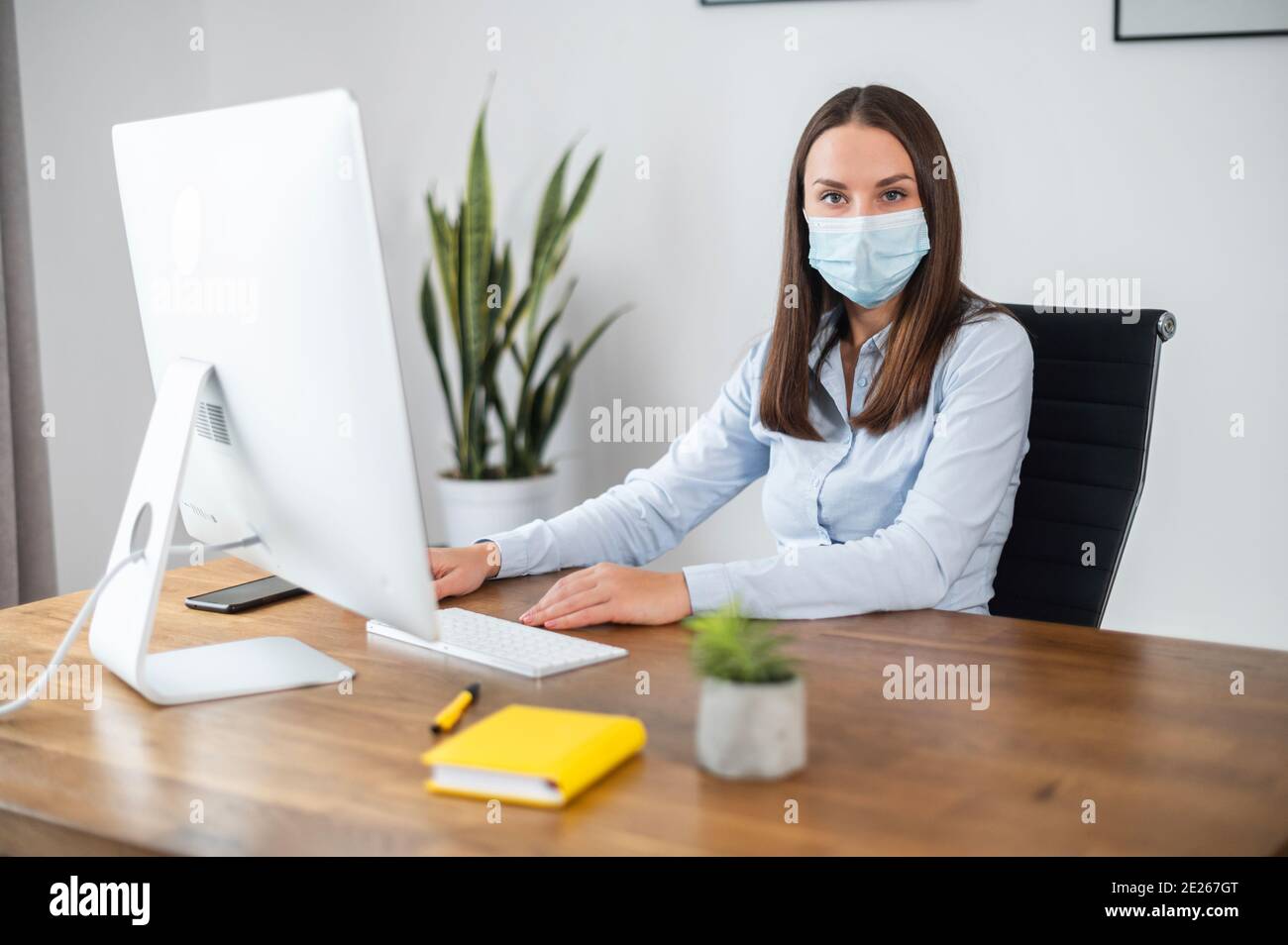 Woman medical mask hands hi-res stock photography and images - Alamy
