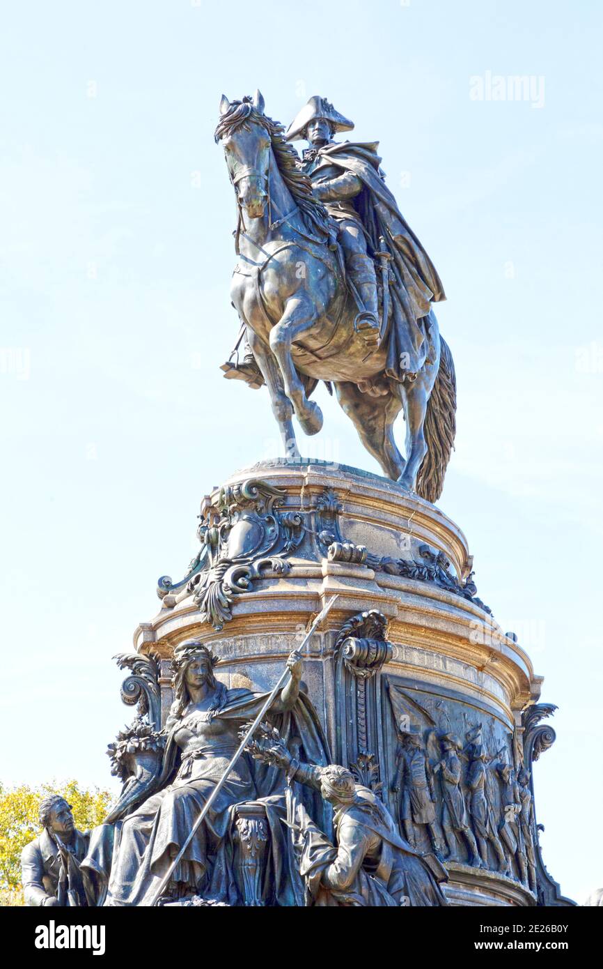 Statue of Washington on the Washington Monument fountain in Philadelphia, USA. Located at
