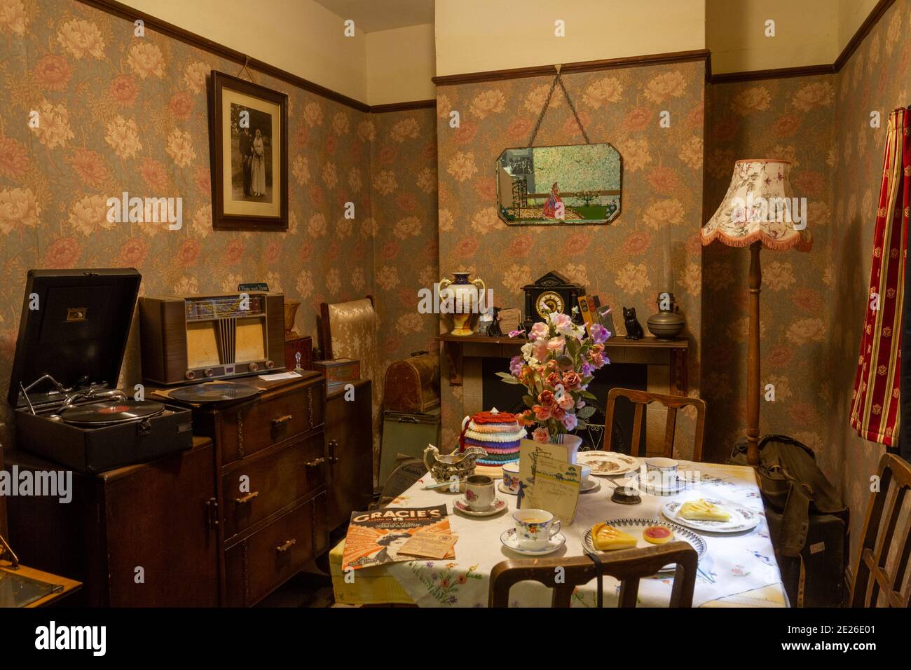 1940s living room hi-res stock photography and images - Alamy