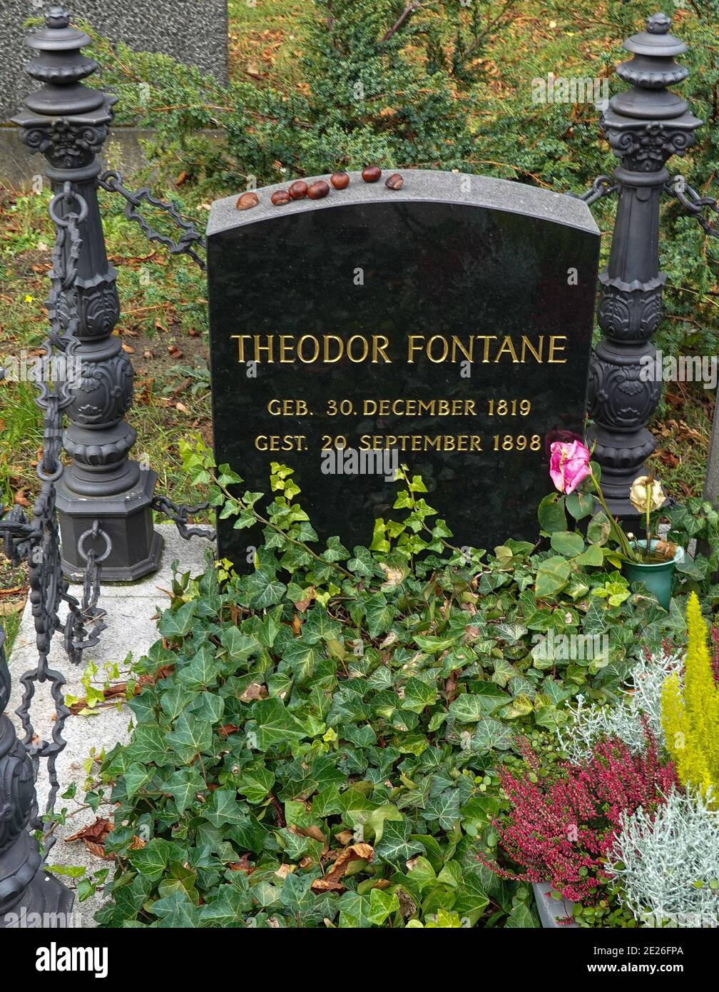 Grab Theodor Fontane, Friedhof II der Französisch-Reformierten Gemeinde, Liesenstraße, Chausseestraße, Mitte, Berlin, Deutschland Stock Photo