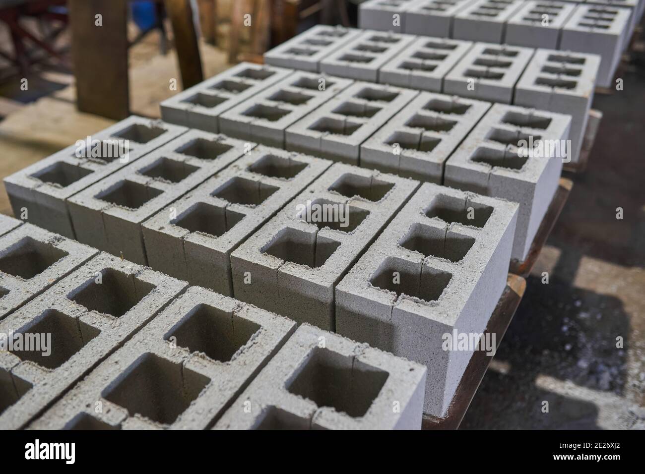 Industrial production of building materials from pressed cement mortar