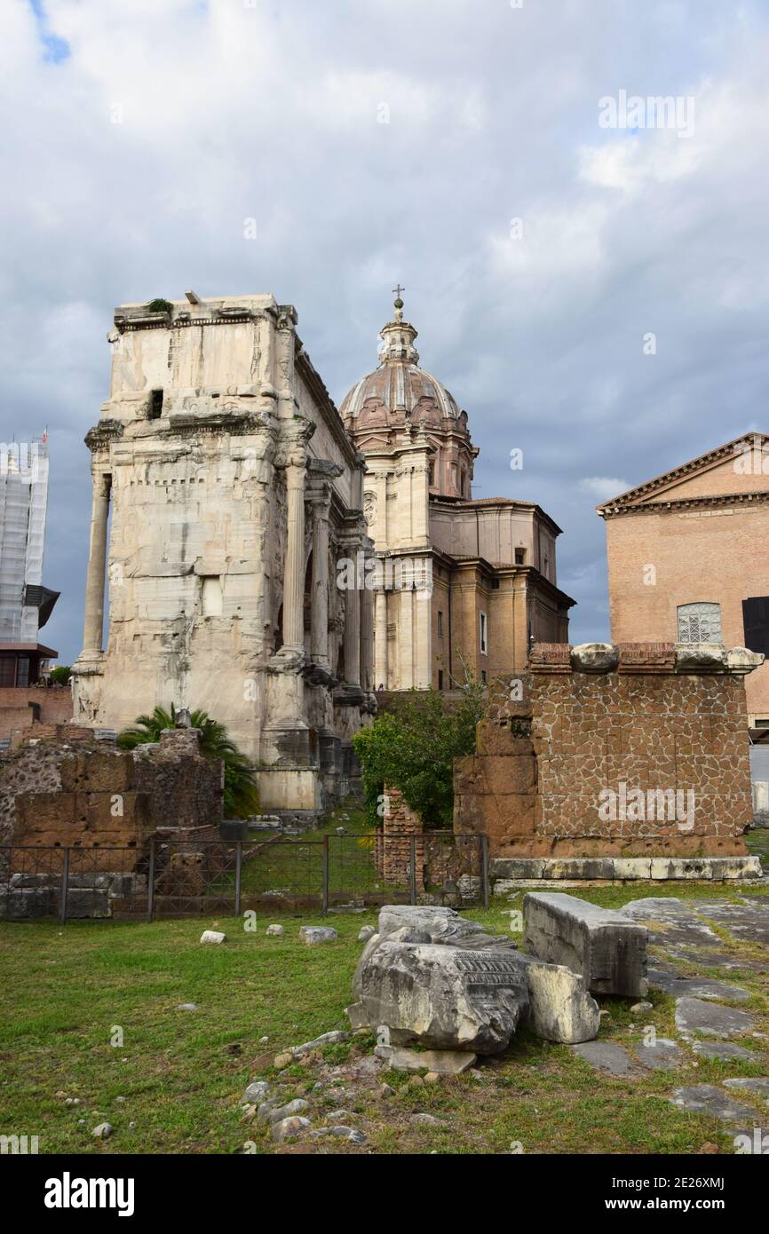 Arch of Septimius Severus, Chiesa di San Guiseppe dei Falegnami and ...