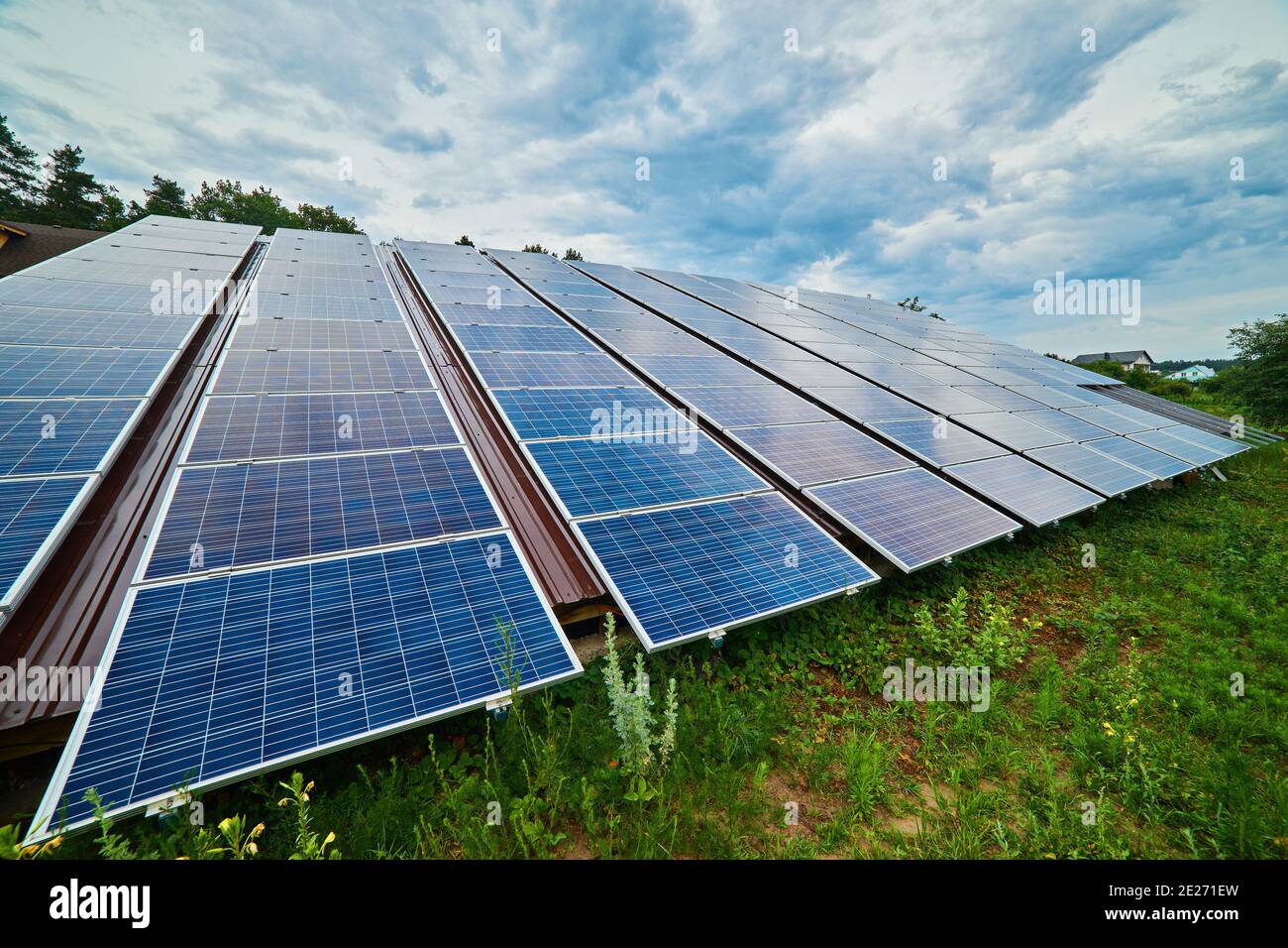 Large rooftop solar array hi-res stock photography and images - Alamy