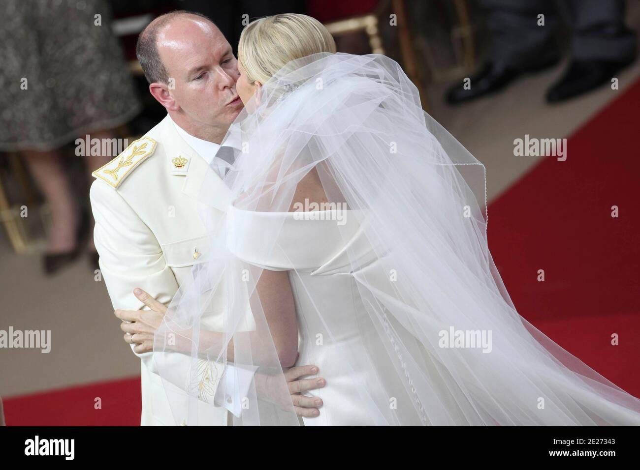 Baiser Main High Resolution Stock Photography And Images Alamy