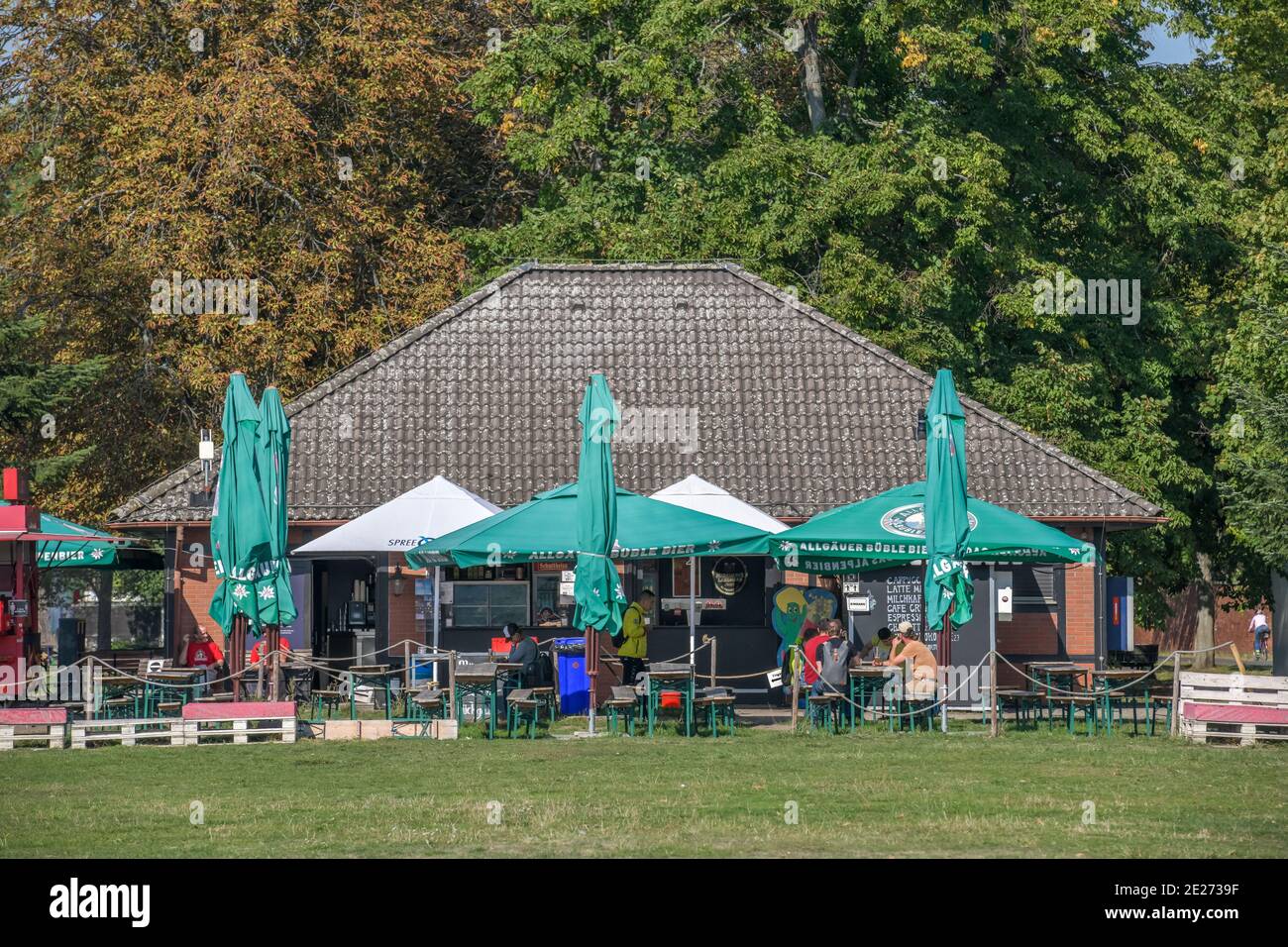 Biergarten Luftgarten, Tempelhofer Feld, Tempelhof, Tempelhof-Schöneberg, Berlin, Deutschland Stock Photo