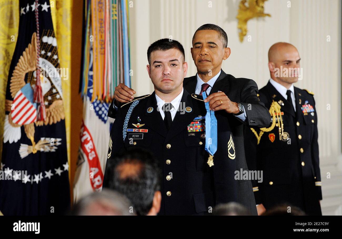 President Obama shakes the prosthetic hand of U.S. Army Sgt. First Class  Leroy Arthur Petry - Medal of Honor Winner : r/pics