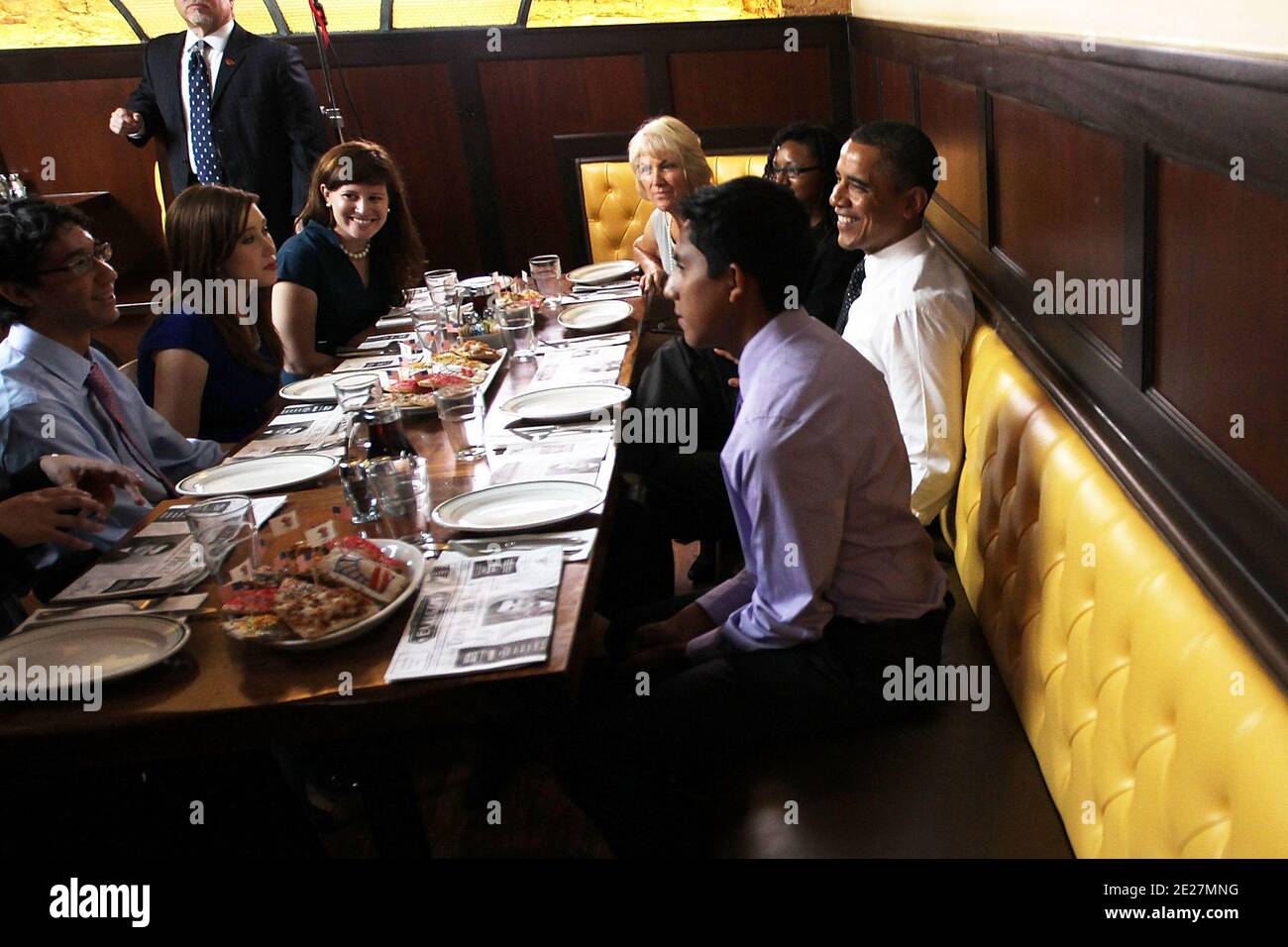 U.S. President Barack Obama (R) chats with campaign volunteers during a lunch at Ted's Bulletin in Washington, D.C., USA on August 10, 2011. Obama had lunch with campaign volunteers who were selected based on essays they wrote about organizing. Photo by Alex Wong/Pool/ABACAPRESS.COM Stock Photo