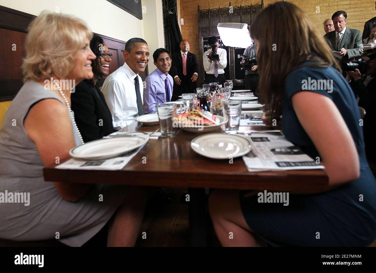 U.S. President Barack Obama (3rd L) chats with campaign volunteers during a lunch at Ted's Bulletin in Washington, D.C., USA on August 10, 2011. Obama had lunch with campaign volunteers who were selected based on essays they wrote about organizing. Photo by Alex Wong/Pool/ABACAPRESS.COM Stock Photo