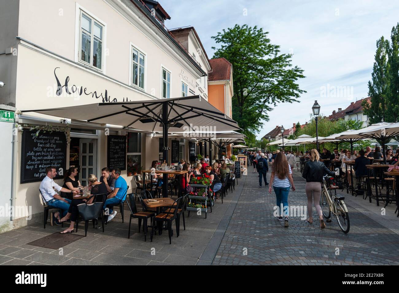outdoor-cafes-along-the-ljubljanica-river-ljubljana-slovenia-stock