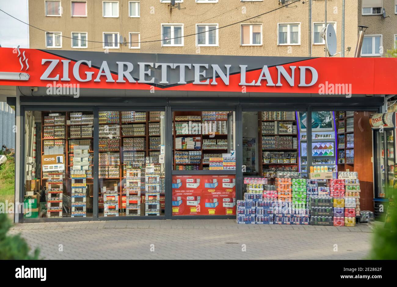 Zigarettenland, Grenzmarkt, Leknica, Polen Stock Photo