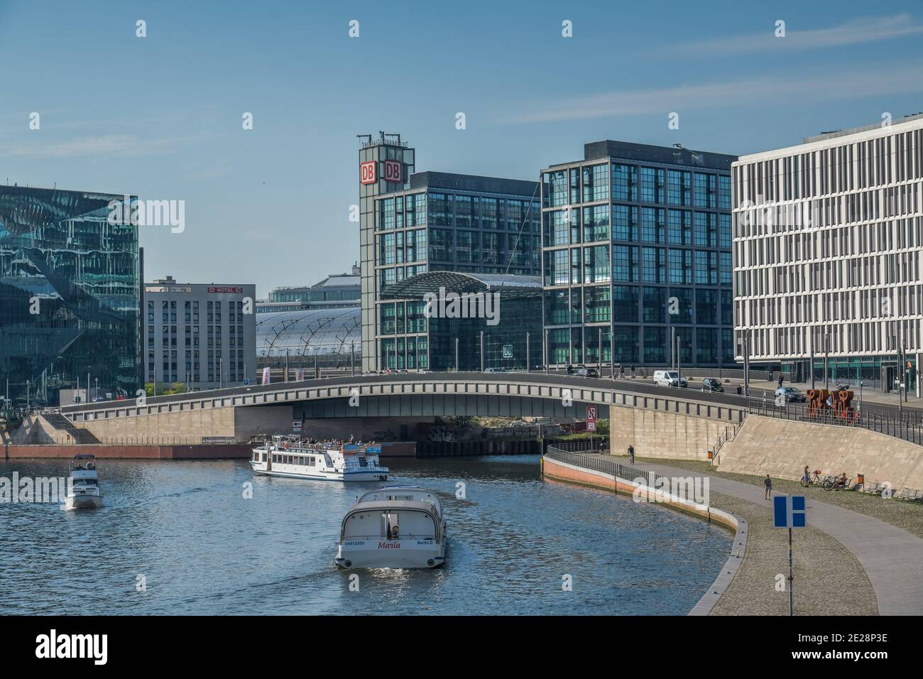 Bürohaus Cube, Washingtonplatz, Hauptbahnhof, PWC, Spree, Moabit, Mitte, Berlin, Deutschland Stock Photo