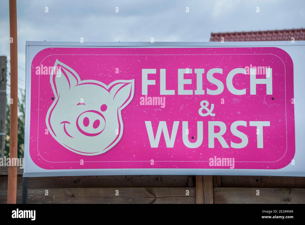 Fleisch und Wurst Geschäft, Grenzmarkt, Leknica, Polen Stock Photo
