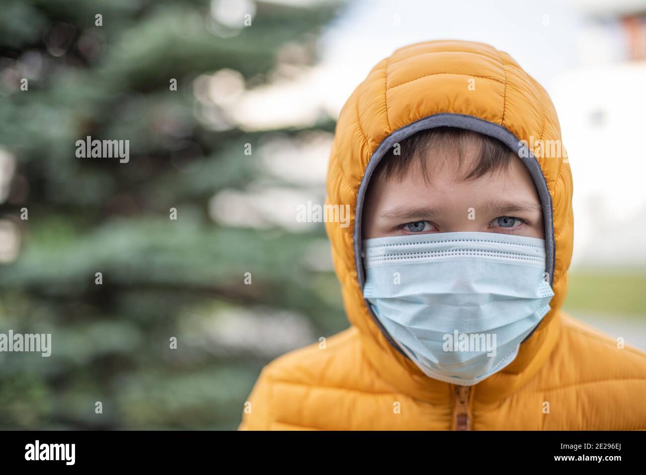 Boy wearing surgical mask hi-res stock photography and images - Alamy