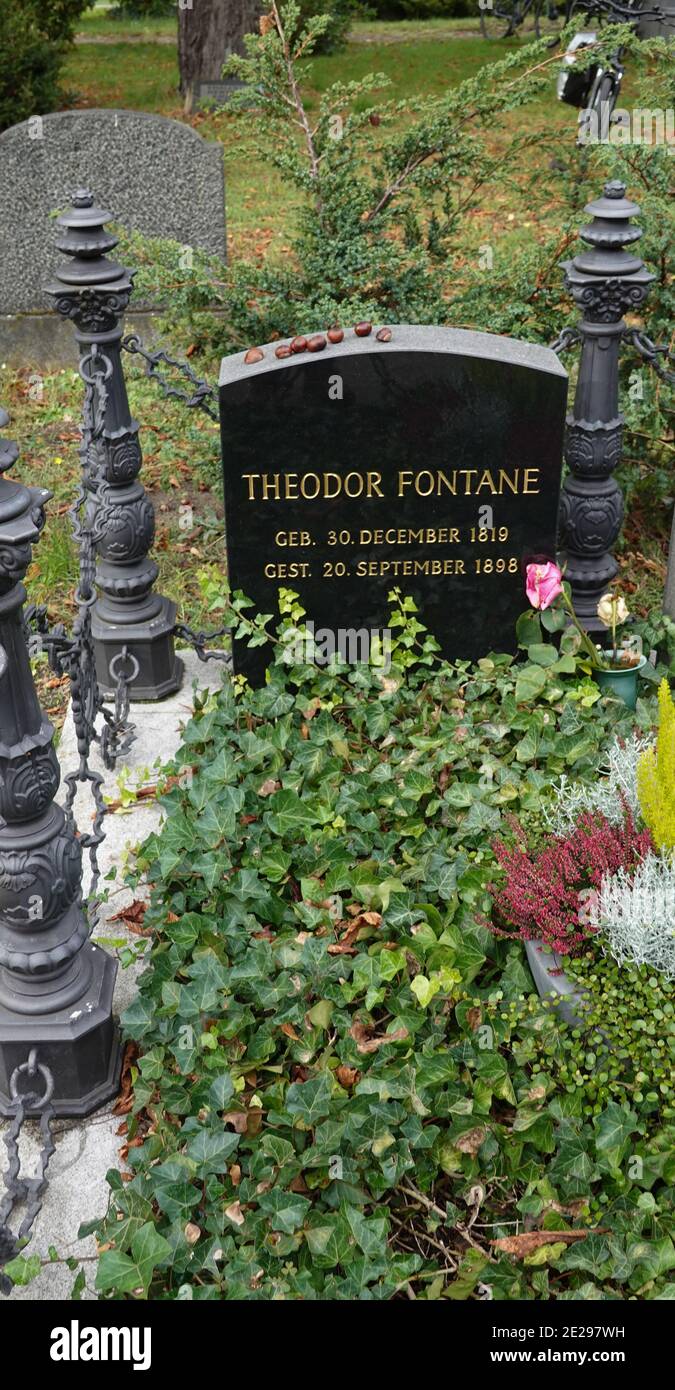 Grab Theodor Fontane, Friedhof II der Französisch-Reformierten Gemeinde, Liesenstraße, Chausseestraße, Mitte, Berlin, Deutschland Stock Photo