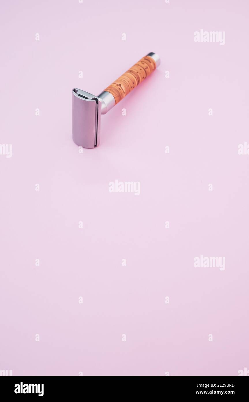 Vertical shot old razor hi-res stock photography and images - Alamy