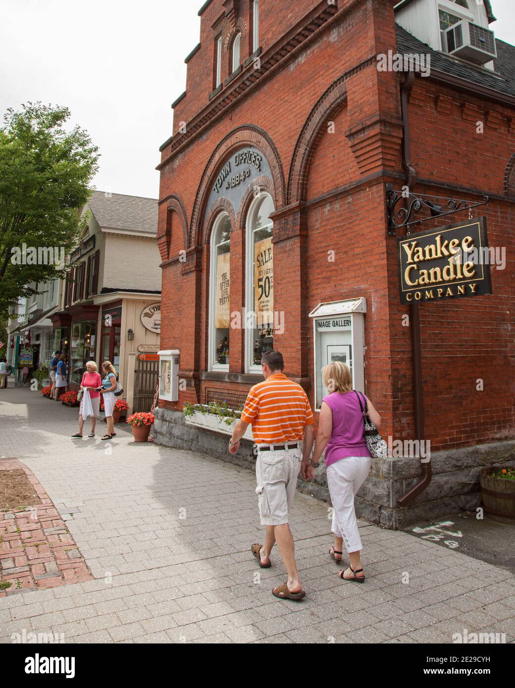 A couple walking past the Yankee Candle Store in Stockbridge, Massachusetts Stock Photo