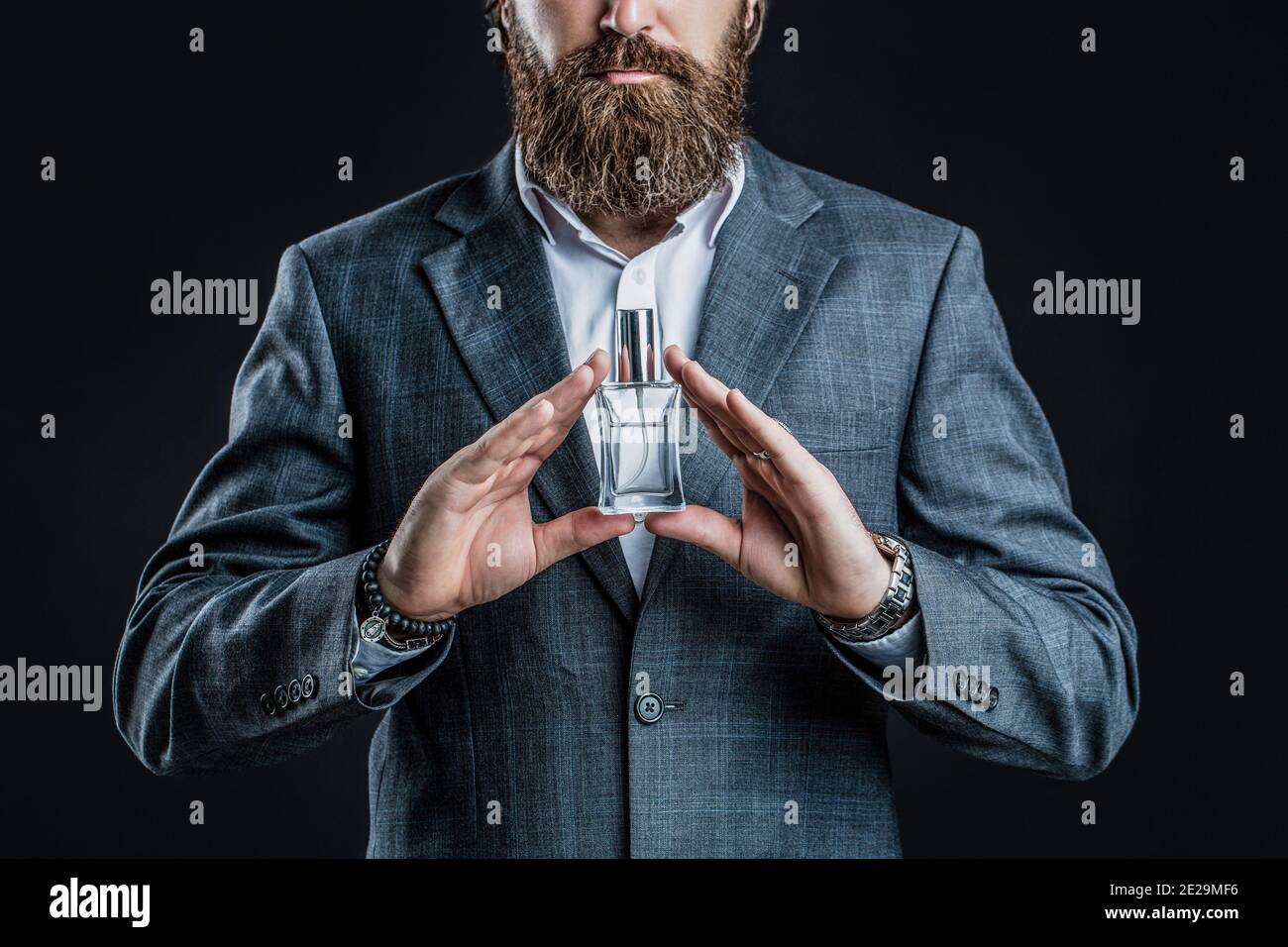 https://c8.alamy.com/comp/2E29MF6/male-holding-up-bottle-of-perfume-man-perfume-fragrance-perfume-or-cologne-bottle-and-perfumery-cosmetics-scent-cologne-bottle-male-holding-2E29MF6.jpg