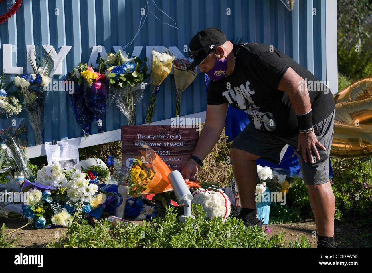 Dodger fans continue to leave flowers, memorials to honor Tommy Lasorda -  ABC7 Los Angeles