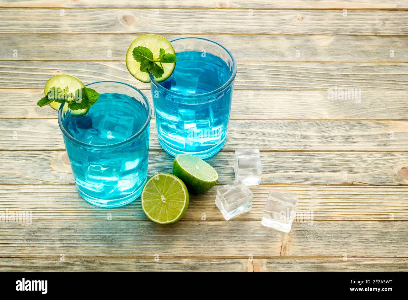 Blue beverage, iced alcohol cocktail drink with lime and mint Stock ...