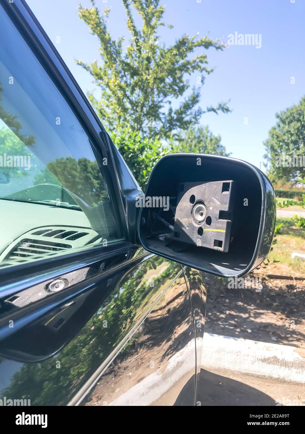 Abandoned wrecked car parking lot hires stock photography and images