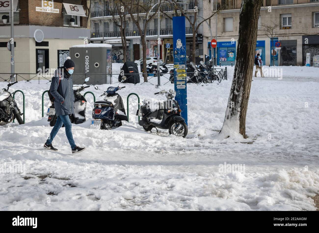 Madrid, Spain. 10 th January 2021. View of a man in San Bernardo street, Chamberi quarter, after the snow storm. Credit: Enrique Davó. Stock Photo
