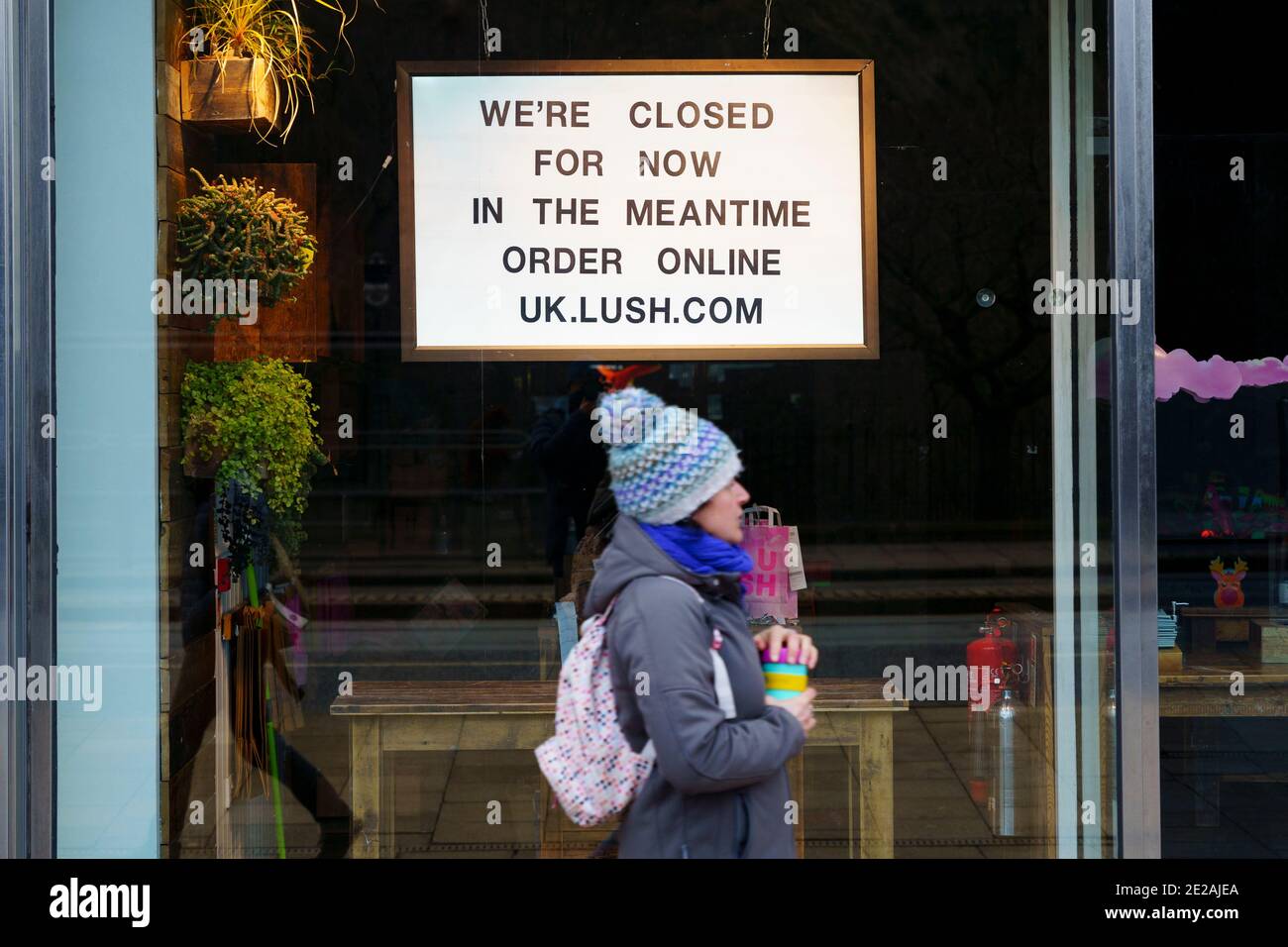 Edinburgh, Scotland, UK. 13 January 2021. Shops in Scotland now generally prohibited from offering Click and Collect service from front doors with some exceptions depending on type of goods on sale. Pic; Lush has closed and not offering C&C.   Iain Masterton/Alamy Live News Stock Photo