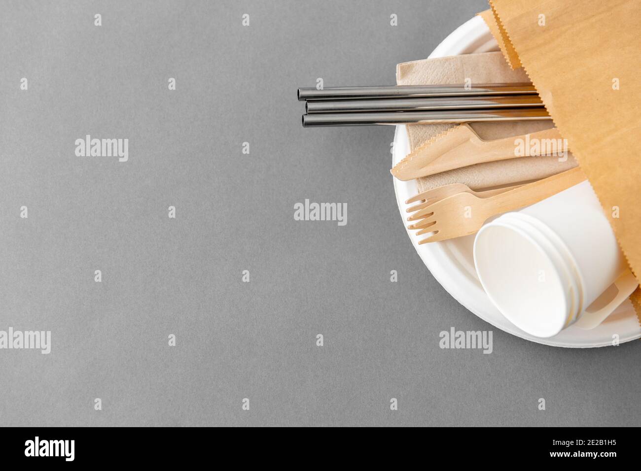 Paper cup and plate hi-res stock photography and images - Alamy