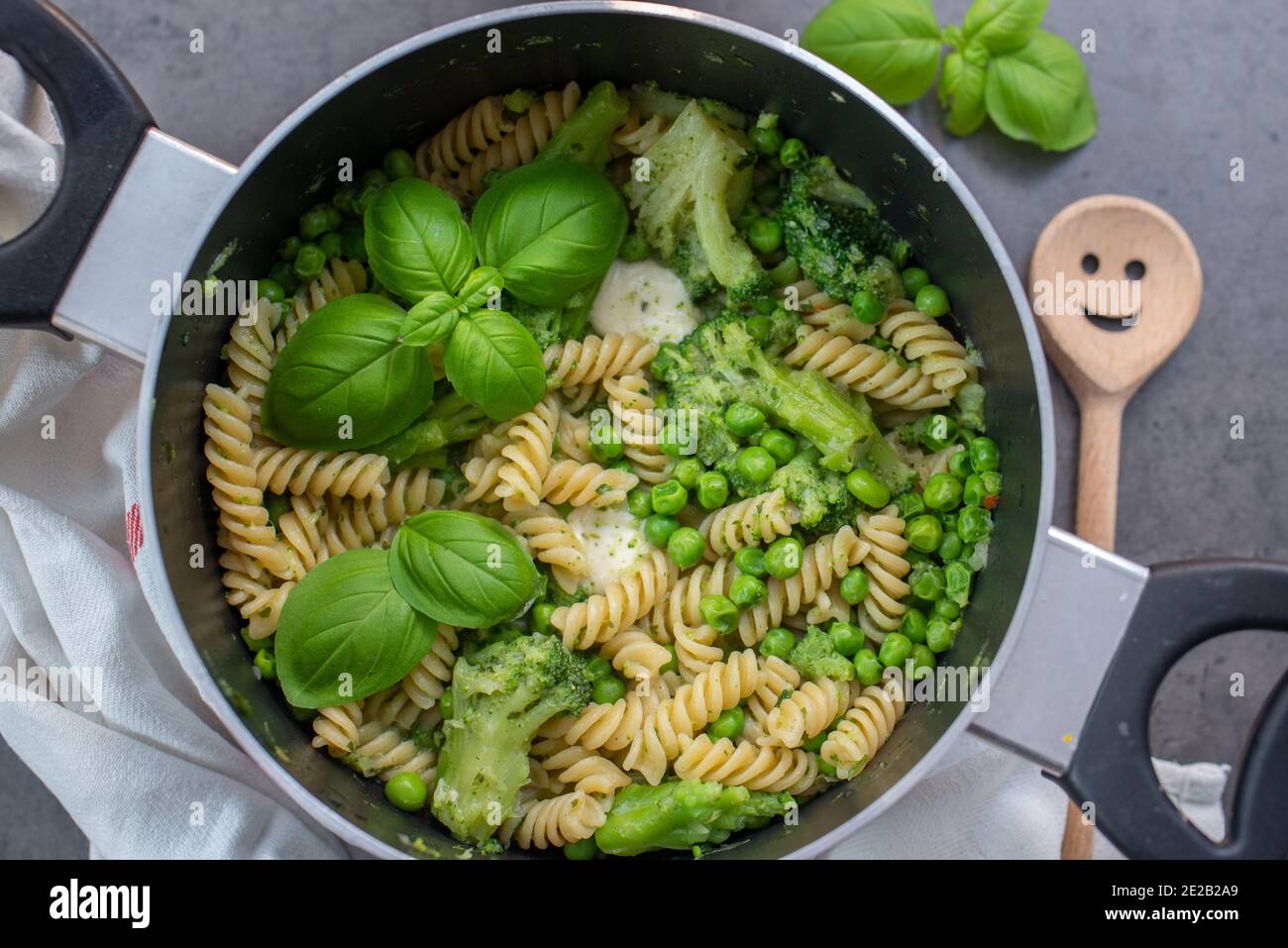 one pot vegetable pasta Stock Photo Alamy