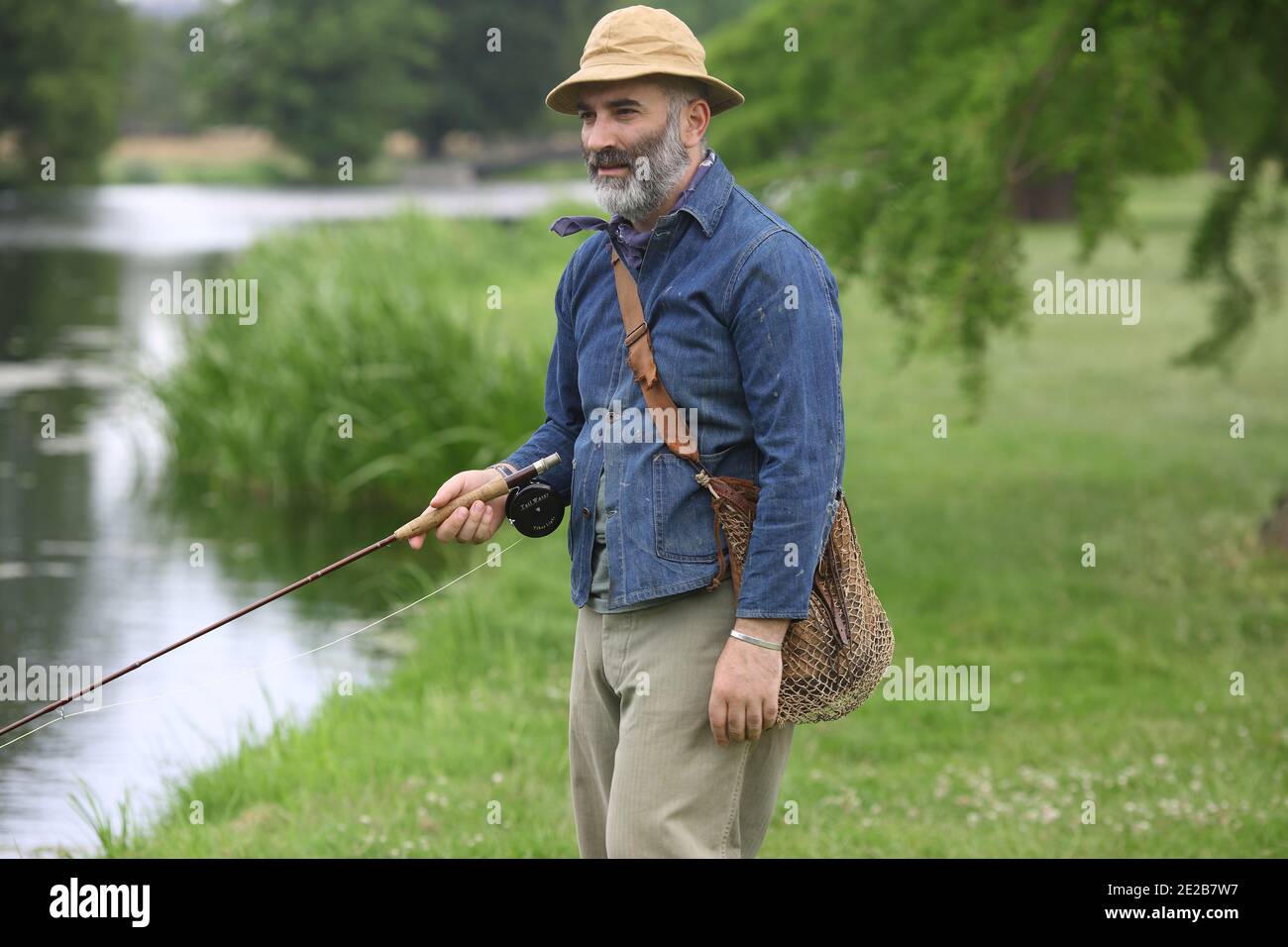 Vintage fishing man hi-res stock photography and images - Page 5 - Alamy