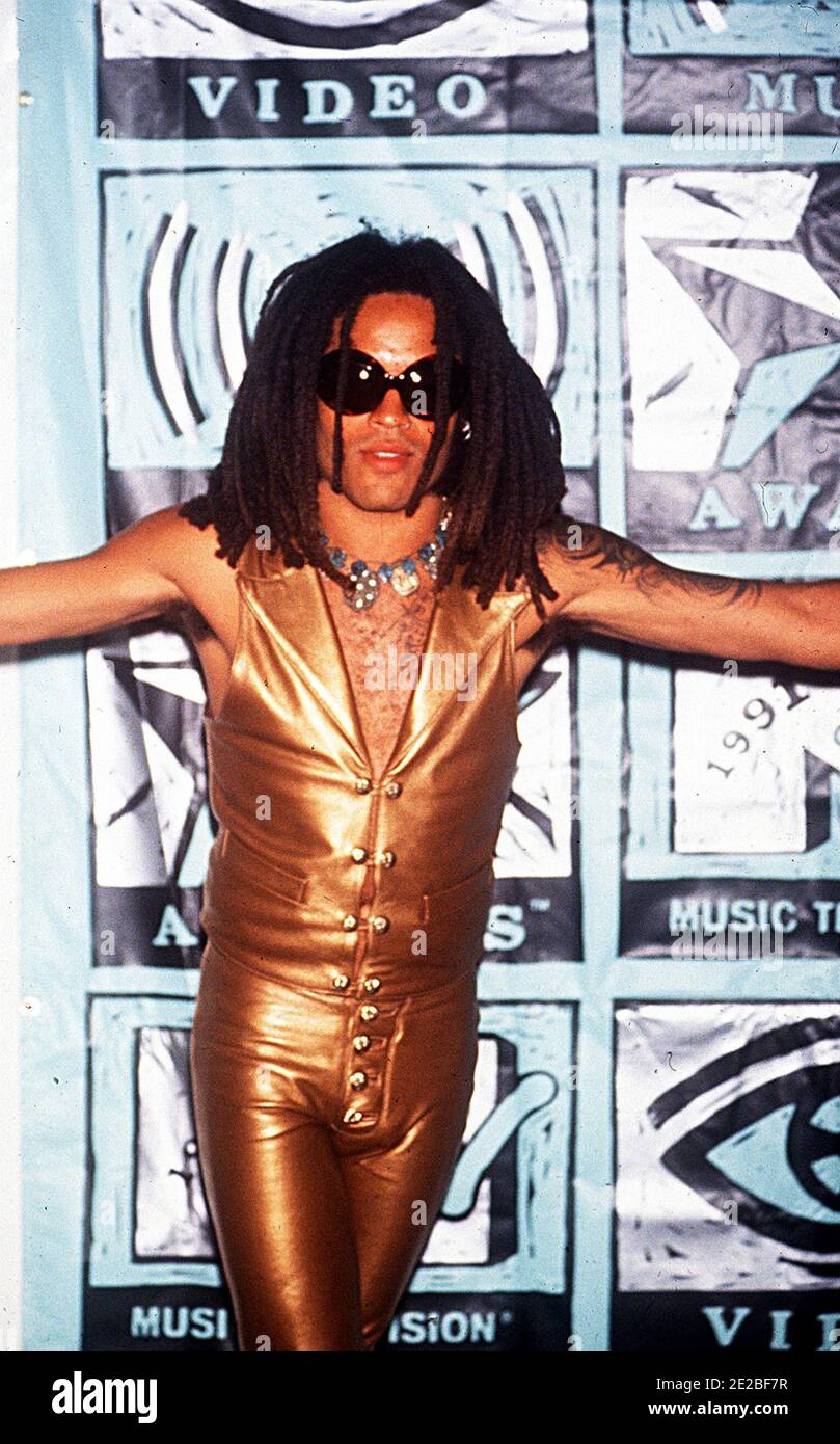 LENNY KRAVITZ 1991 Credit: Ralph Dominguez/MediaPunch Stock Photo - Alamy